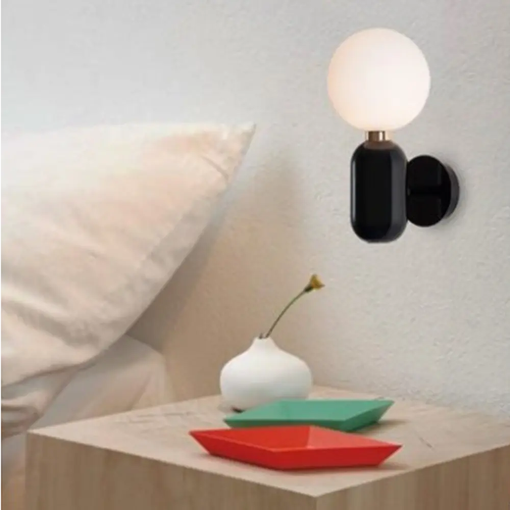 Aurene Flow Wall Light in Gold or Black, Minimal Glow | Veisp