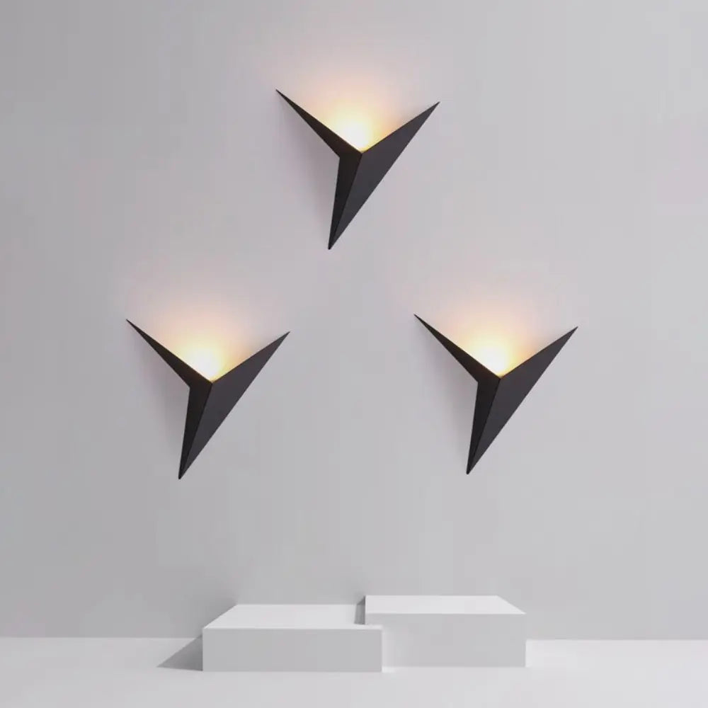 LumaZen | Zen-Inspired Triangular Outdoor LED Wall Light | Veisp