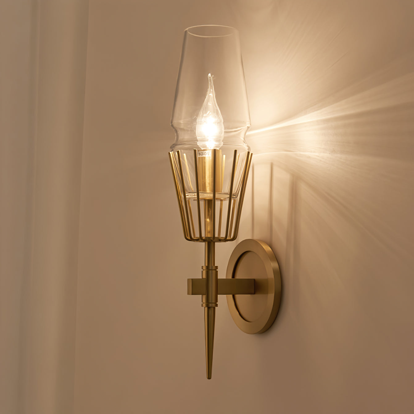 Aureline Modern Black And Gold Wall Lamp For Luxe Rooms | Veisp