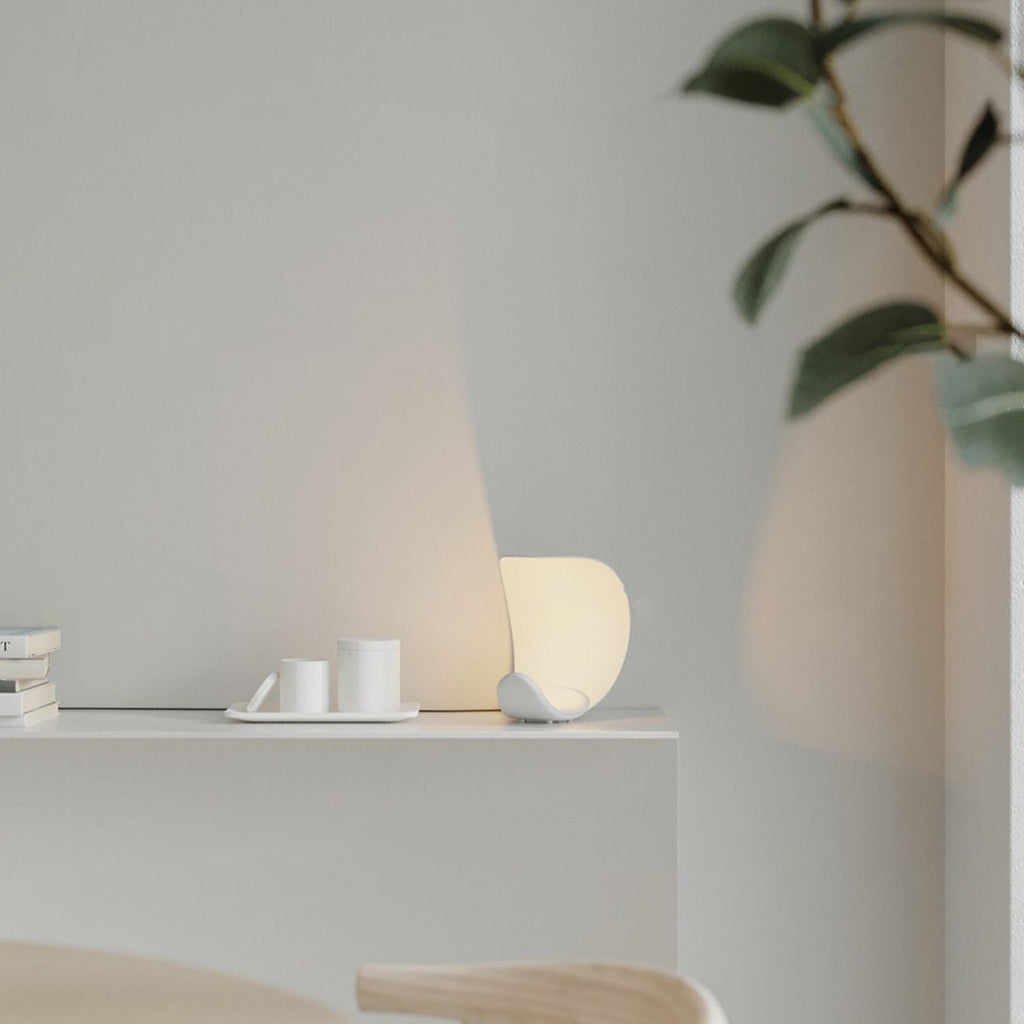 Liora Curved Table Lamp With Elegant Swirls And Soft Glow | Veisp