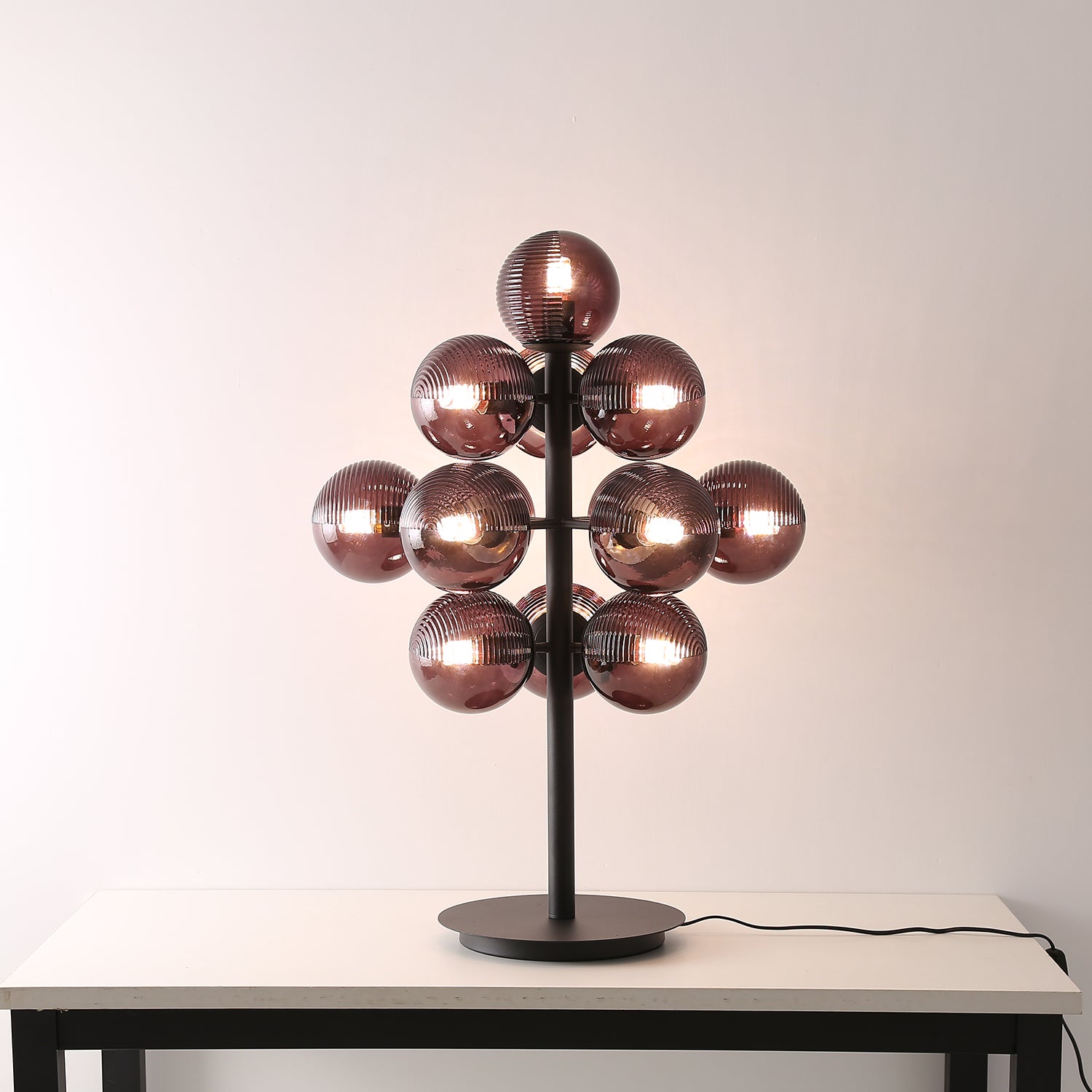 Vinora | Black Iron & Glass Grape-Inspired Table Lamp | Veisp