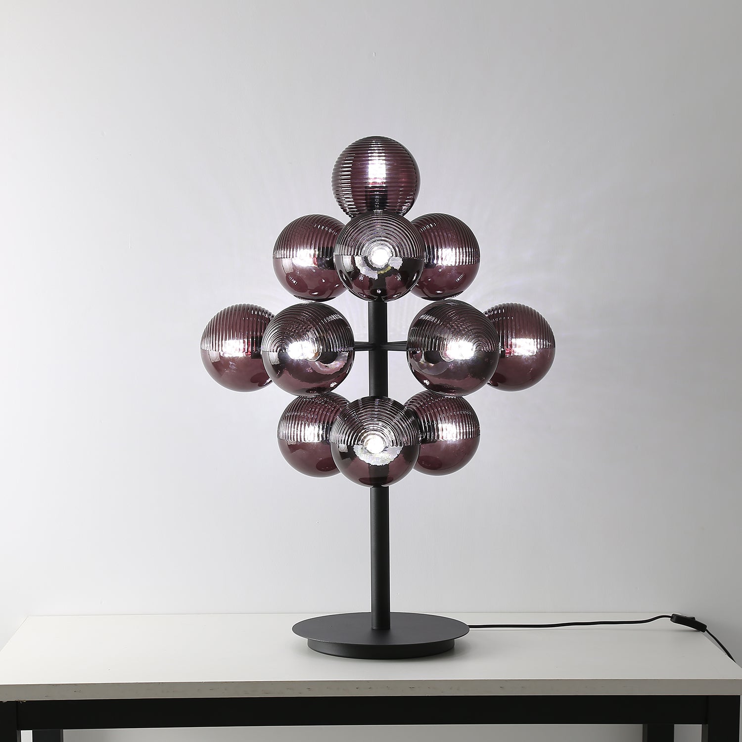 Vinora | Black Iron & Glass Grape-Inspired Table Lamp | Veisp