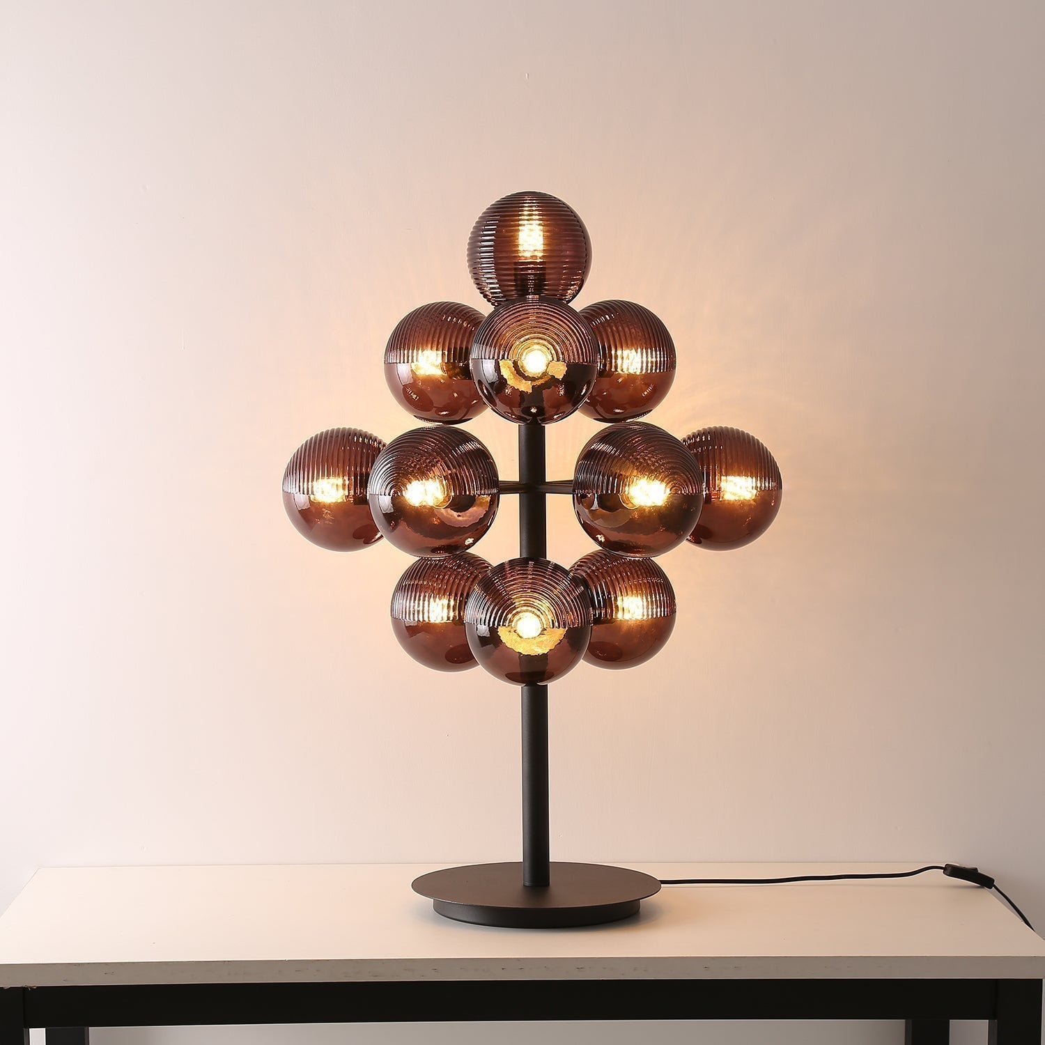 Vinora | Black Iron & Glass Grape-Inspired Table Lamp | Veisp