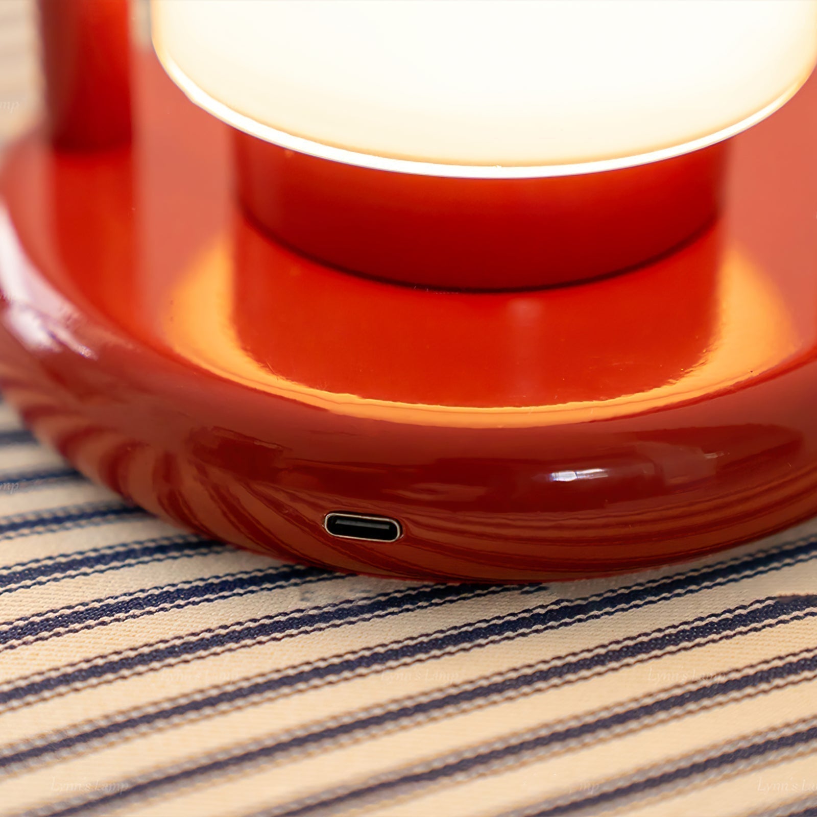 LumoKero | Compact Portable Table Lamp With Glass Shade | Veisp