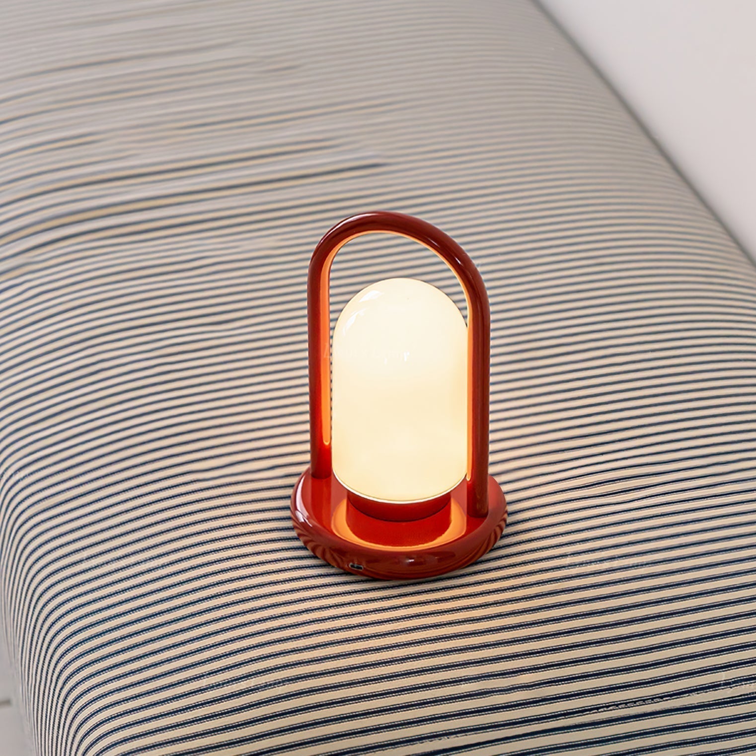 LumoKero | Compact Portable Table Lamp With Glass Shade | Veisp