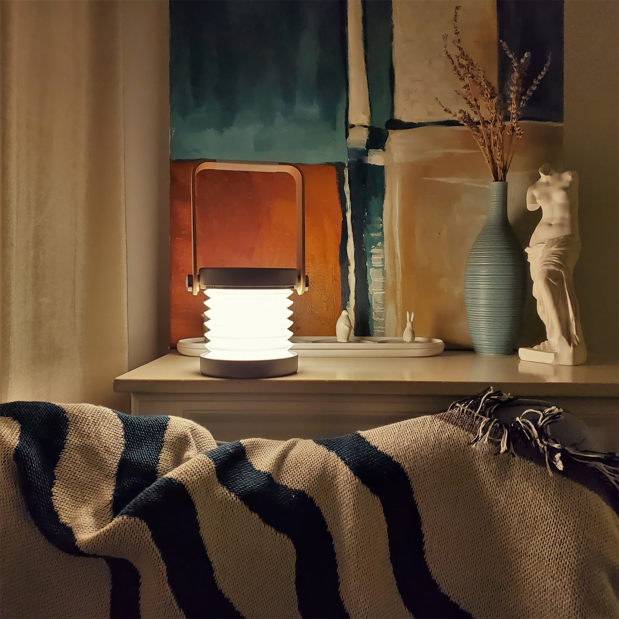 LumiHarbor Honeycomb Portable Table Lamp With Cozy Glow | Veisp