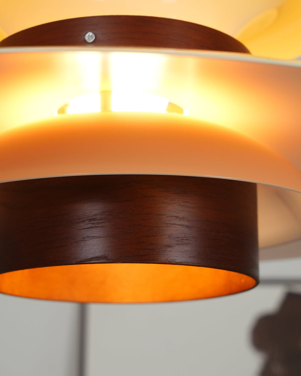 Aurelis Suspended Pendant Lamp With Warm Ambient Glow | Veisp