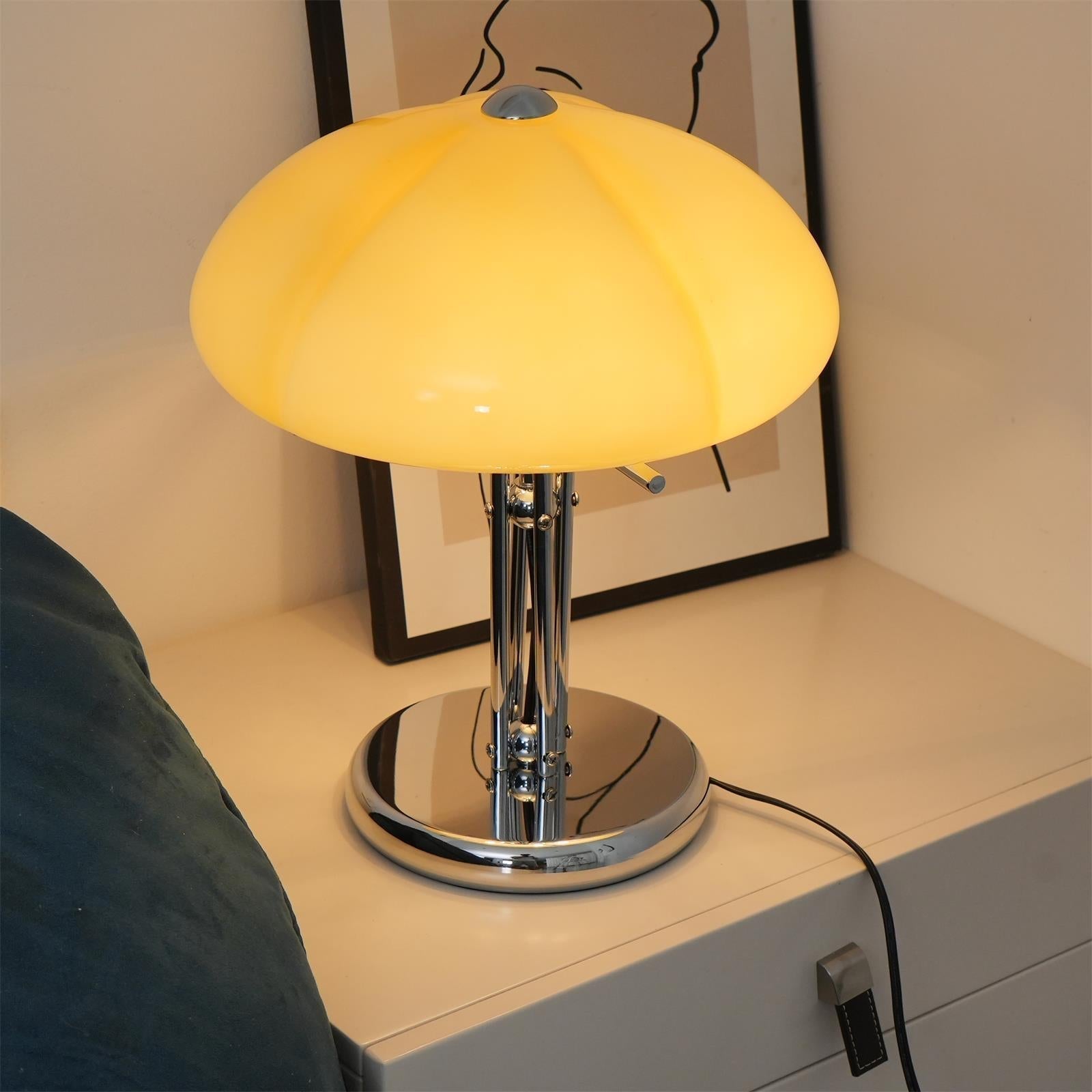 Cresca | Bauhaus Mushroom Table Lamp in Amber Glass | Veisp