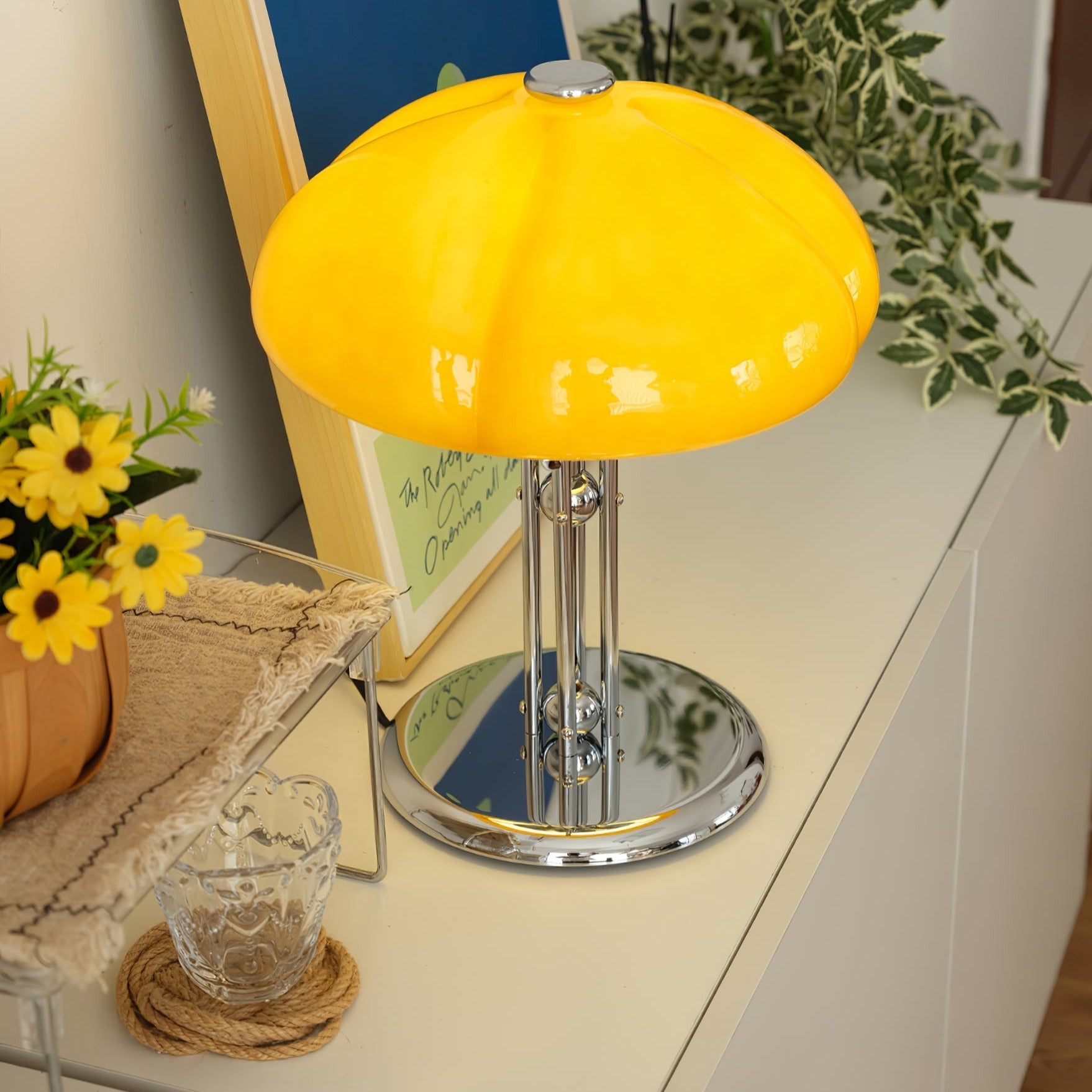 Cresca | Bauhaus Mushroom Table Lamp in Amber Glass | Veisp
