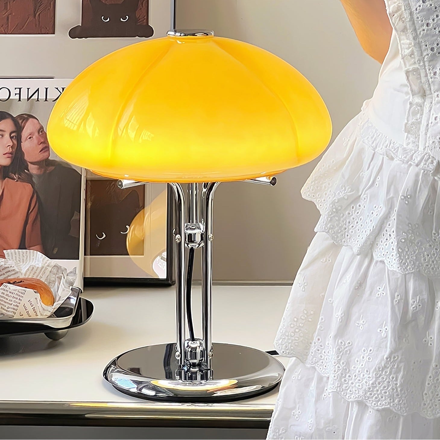 Cresca | Bauhaus Mushroom Table Lamp in Amber Glass | Veisp