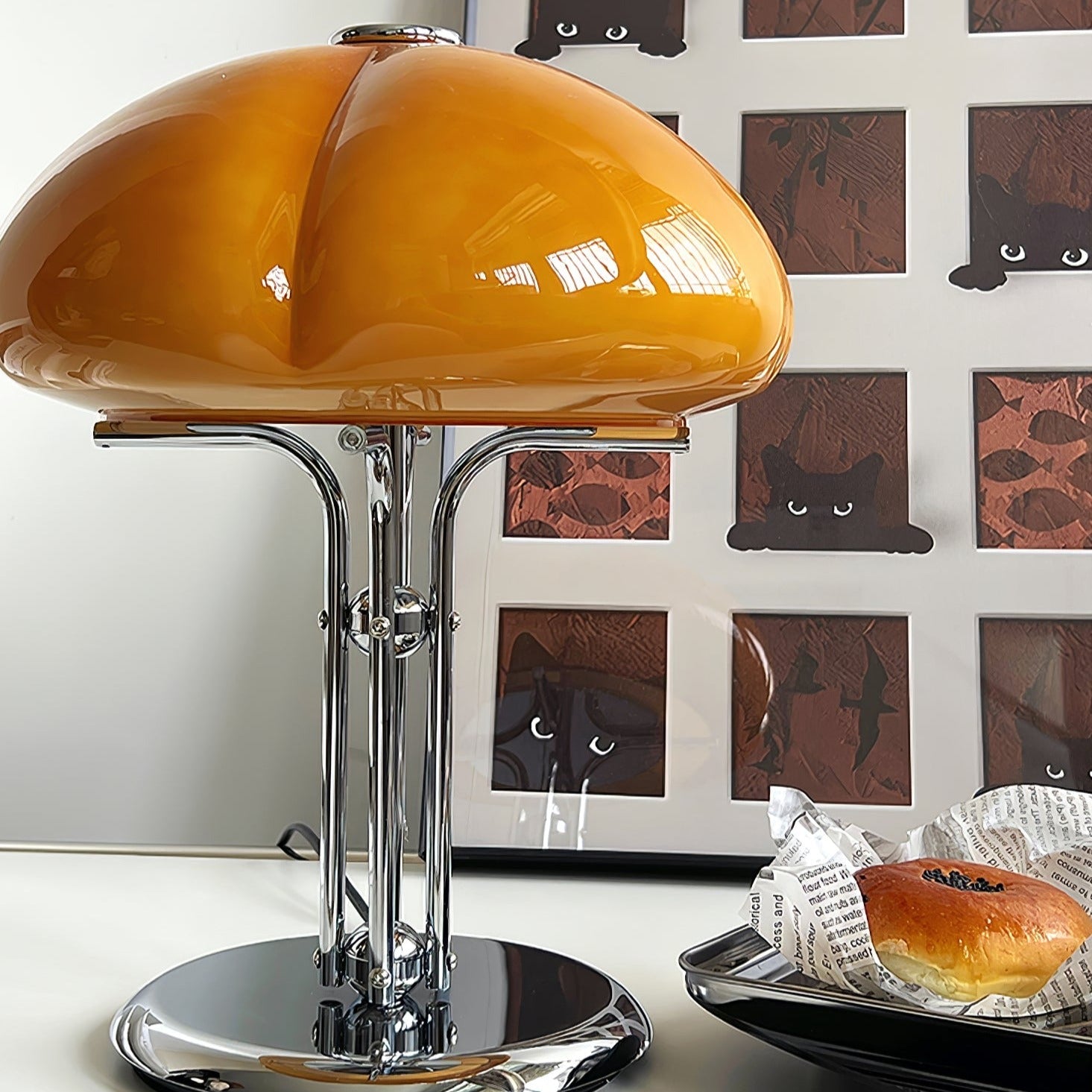 Cresca | Bauhaus Mushroom Table Lamp in Amber Glass | Veisp