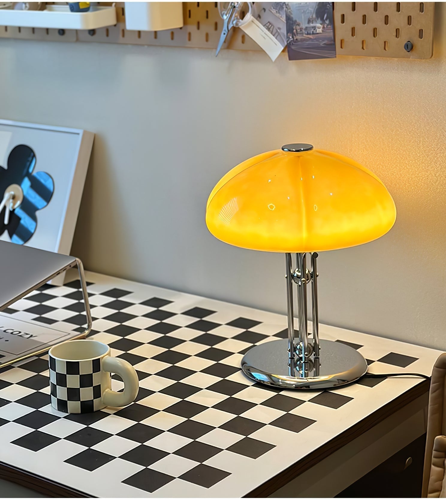Cresca | Bauhaus Mushroom Table Lamp in Amber Glass | Veisp
