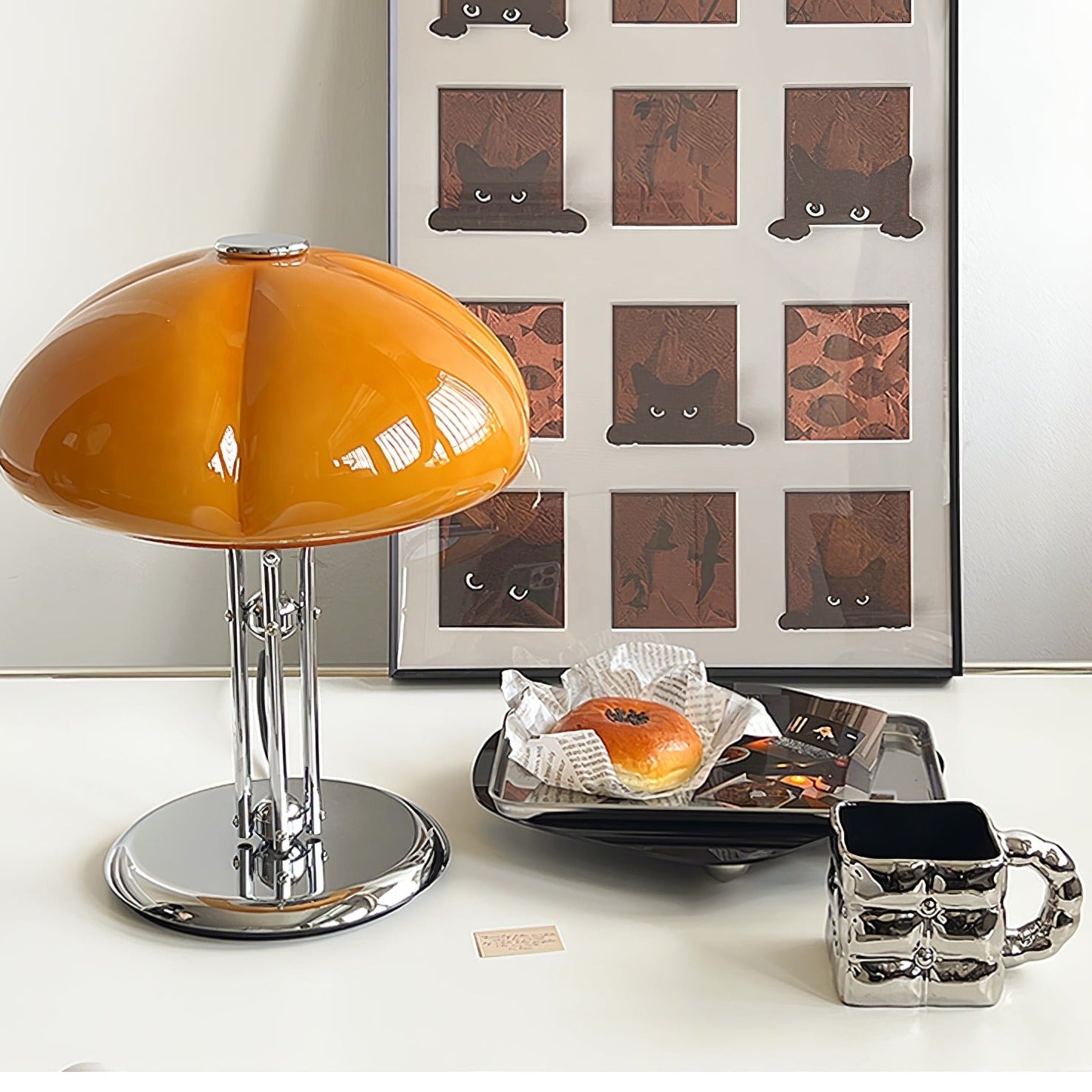 Cresca | Bauhaus Mushroom Table Lamp in Amber Glass | Veisp