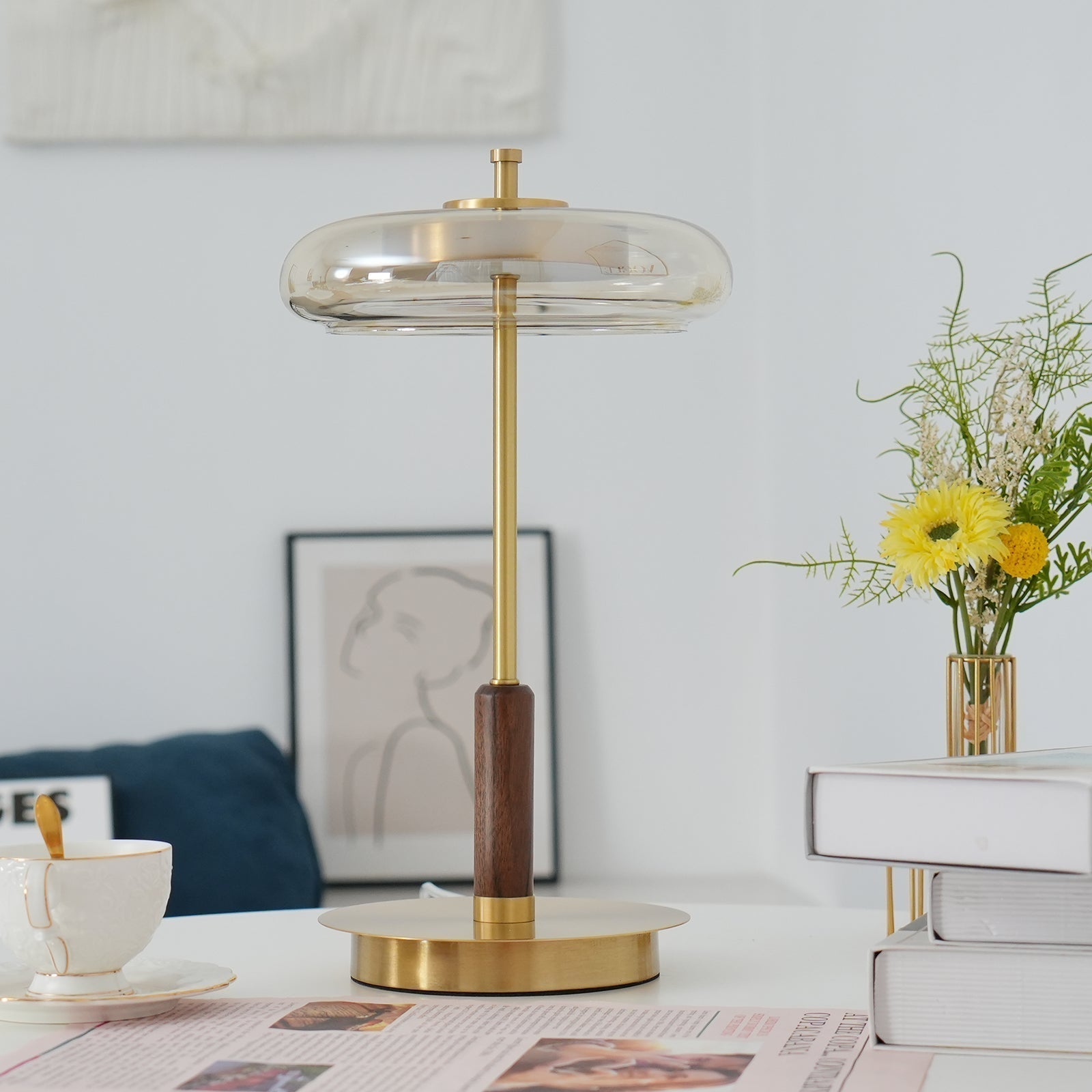 StadiaGlow | LED Glass Table Lamp For Football Fans | Veisp