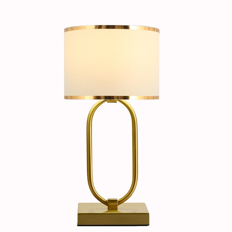 AureoBeam Golden Desk Lamp With Retro Postmodern Style | Veisp