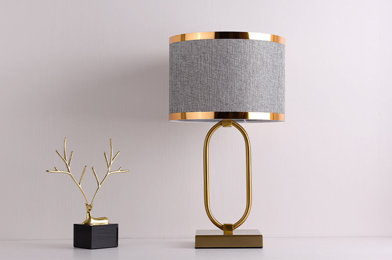 AureoBeam Golden Desk Lamp With Retro Postmodern Style | Veisp