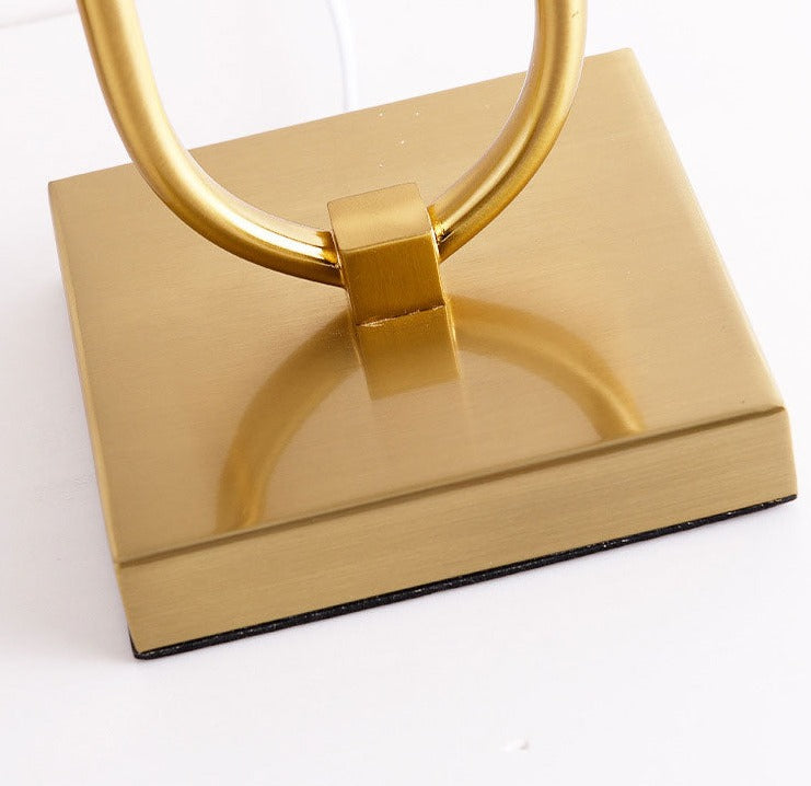 AureoBeam Golden Desk Lamp With Retro Postmodern Style | Veisp