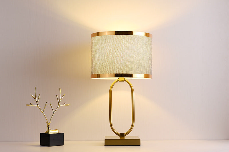 AureoBeam Golden Desk Lamp With Retro Postmodern Style | Veisp