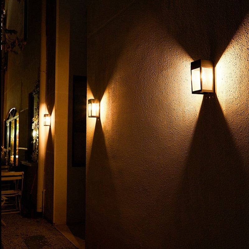 LumaVine | Solar Wall Lamp For Garden Fences, Warm Light | Veisp