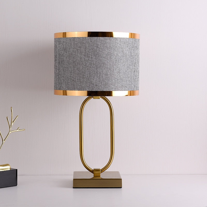 AureoBeam Golden Desk Lamp With Retro Postmodern Style | Veisp