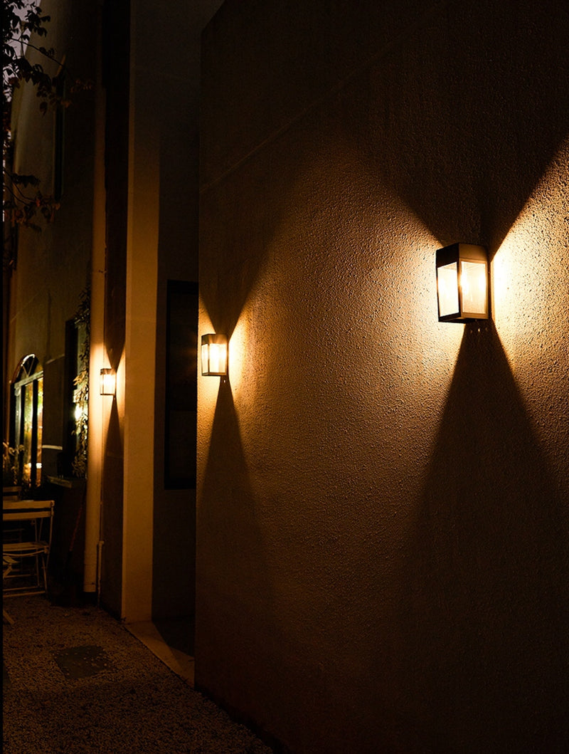 LumaVine | Solar Wall Lamp For Garden Fences, Warm Light | Veisp