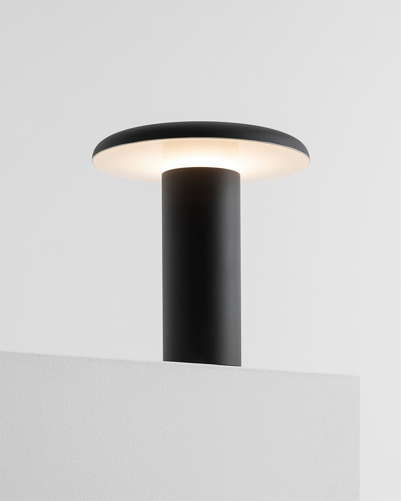 LumaFlow Minimalist LED Table Lamp With USB Charging | Veisp
