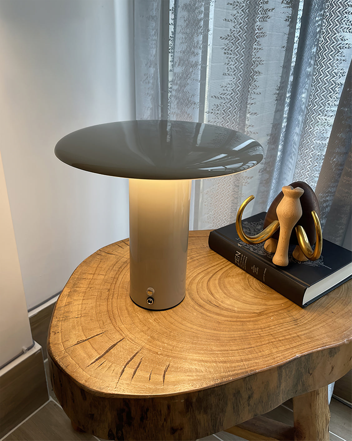 LumaFlow Minimalist LED Table Lamp With USB Charging | Veisp