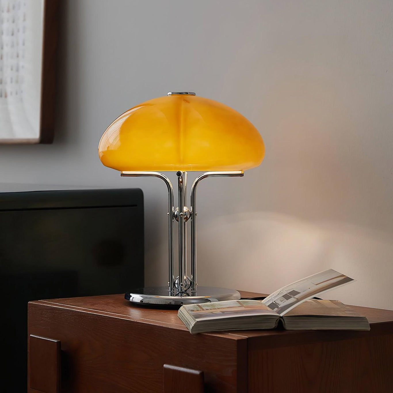 Cresca | Bauhaus Mushroom Table Lamp in Amber Glass | Veisp
