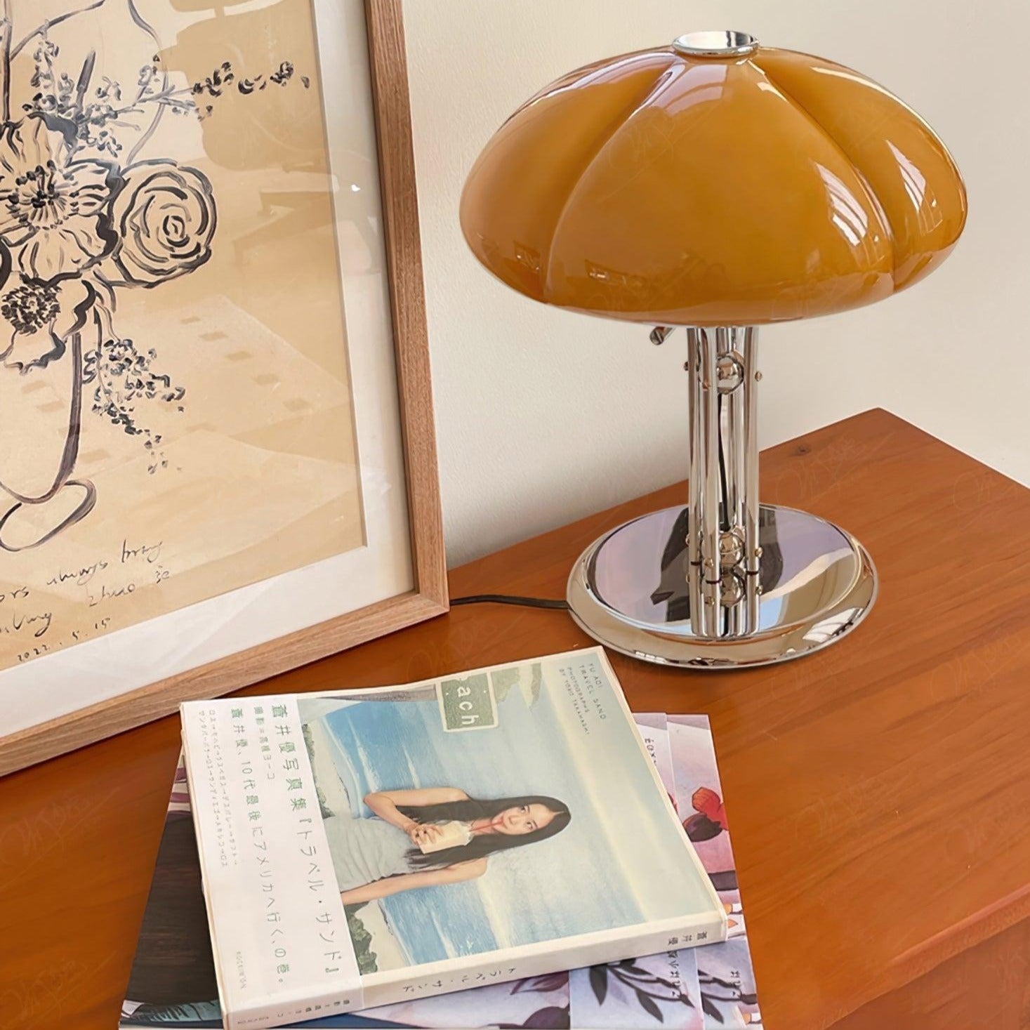 Cresca | Bauhaus Mushroom Table Lamp in Amber Glass | Veisp