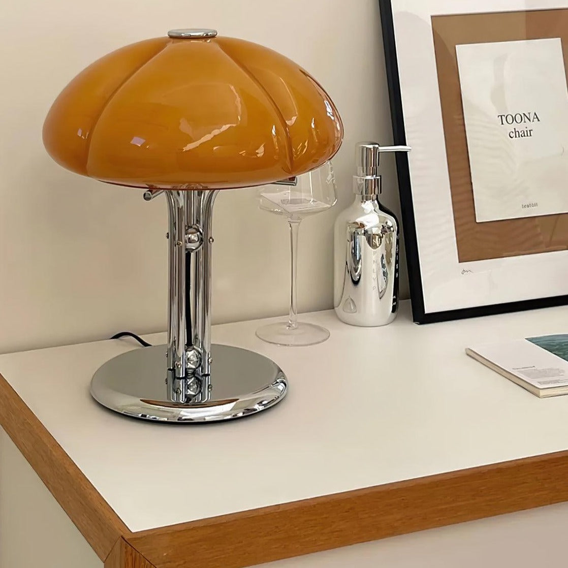 Cresca | Bauhaus Mushroom Table Lamp in Amber Glass | Veisp