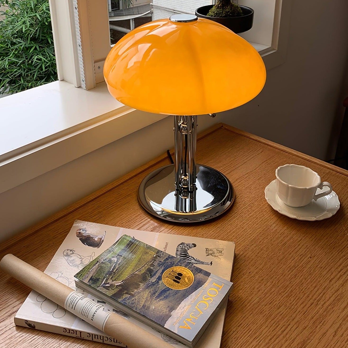 Cresca | Bauhaus Mushroom Table Lamp in Amber Glass | Veisp